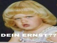 Verblüfftes Kind reagiert mit Ungläubigkeit