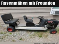 Mit Freunden Rasen m�hen