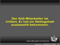 Der Aldi-Mitarbeiter ist irritiert