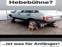 Kreative Auto-Reparatur ohne Hebeb�hne