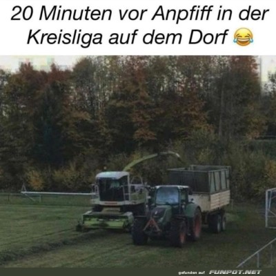 Vorbereitung-auf-das-Kreisligaspiel:-Traktor-Style!.jpg von Schneeflittchen