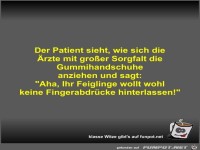 Der Patient sieht, wie sich die rzte mit groer Sorgfalt...