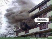 Missgeschick beim Kochen erzeugt viel Rauch