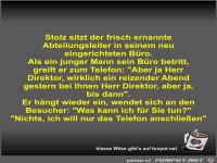 Stolz sitzt der frisch ernannte Abteilungsleiter in seinem