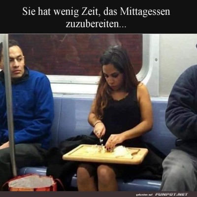 U-Bahn-K&uuml;che:-Hacken-auf-hoher-Geschwindigkeit.jpg von Goldlocke