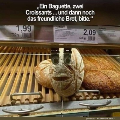 Lächelndes-Brot-im-Regal-entdeckt!.jpg von Carlo2006