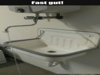 Wenn der Wasserstrahl das Becken verfehlt