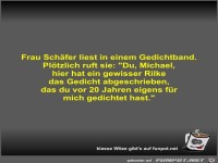 Frau Sch�fer liest in einem Gedichtband