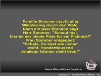 Familie Sommer macht eine Wanderung durch den Wald