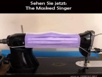 N�hmaschine im Maskenball