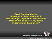 Zwei Damen �lteren Semesters unterhalten sich