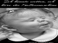 Niedliches Baby mit lustigem Gesichtsausdruck