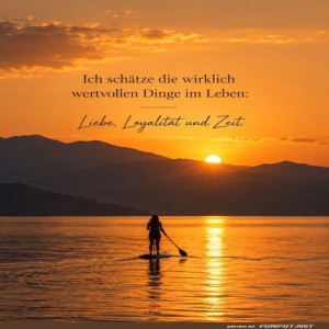Paddeln-bei-Sonnenuntergang:-Zen-oder-Workout?.jpg von Traumfrau