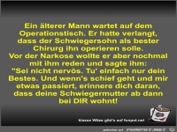 Ein �lterer Mann wartet auf dem Operationstisch