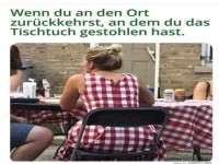 Lustige Begegnung mit Tischdecken