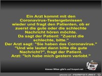 Ein Arzt kommt mit den Coronavirus-Testergebnissen wieder...