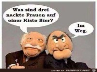 Frauen auf Bierkasten