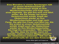 Eine Blondine in einem Sportwagen hält an einem...