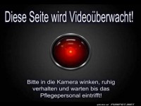 In die Kamera winken