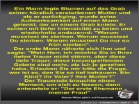 Ein Mann legte Blumen auf das Grab seiner kürzlich...