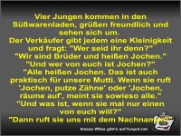 Vier Jungen kommen in den Swarenladen