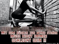 Mit dem R�cken zur Wand