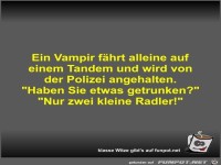 Ein Vampir f�hrt alleine auf einem Tandem und wird von der