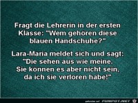 fragt die Lehrerin in der ersten Klasse:...