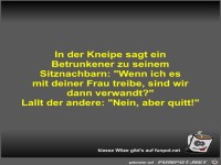 In der Kneipe sagt ein Betrunkener zu seinem Sitznachbarn