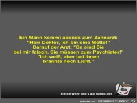 Ein Mann kommt abends zum Zahnarzt