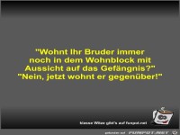 Wohnt Ihr Bruder immer noch in dem Wohnblock mit Aussicht