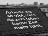 Arbeitsmotto mit viel Humor