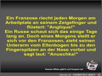 Ein Franzose riecht jeden Morgen am Arbeitplatz an seinem...