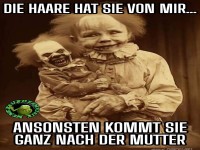 Lustiges Clown-Bild mit gruseligem Kind
