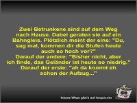Zwei Betrunkene sind auf dem Weg nach Hause