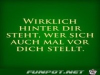 hinter dir steht 