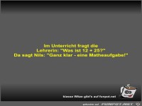 Im Unterricht fragt die Lehrerin