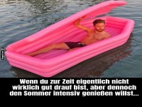 Schwimmender Sommerschlaf in der Badewanne