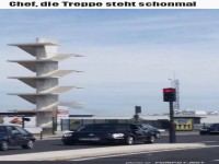 Halb fertige Treppe sorgt für Verwirrung