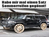 Humorvolle Autoreifen-Transformation
