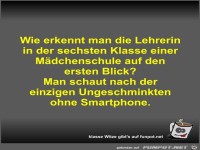 Wie erkennt man die Lehrerin in der sechsten Klasse einer...