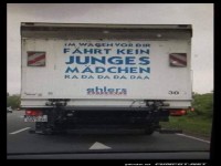 Lkw mit witziger Aufschrift unterwegs