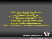 In Schottland wird den Touristen eine groe Hhle gezeigt