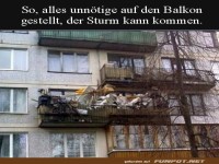 Alle unn�tigen Sachen stehen auf dem Balkon