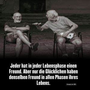 Zwei-Senioren,-ein-Lächeln,-unendliche-Geschichten.jpg von Josie-96