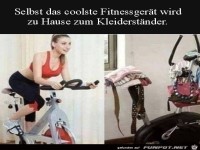Fitnessrad als Kleiderständer