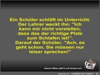 Ein Sch�ler schl�ft im Unterricht