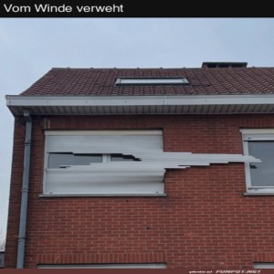 fun-Bild: Beschädigter Rollladen durch starken Wind