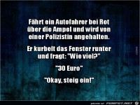 f�hrt ein Autofharer bei rot �ber die Ampel........