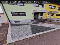 Moderne Vorgartengestaltung mit Steinen